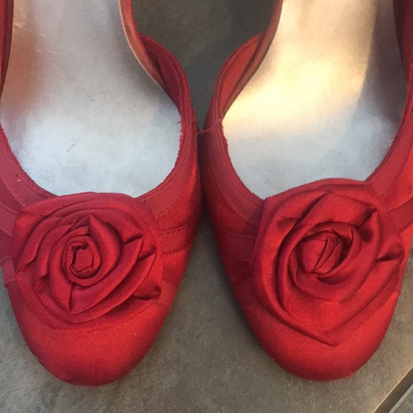 FIONI Red Satin Rosebud Heels 👠 7 - Picture 3 of 10